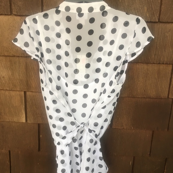 White blouse with black poke a dots - Picture 2 of 6